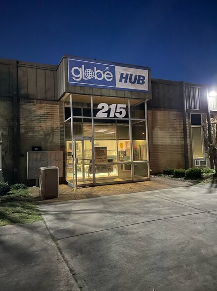 More Photos Of 215 Marvin Miller Dr SW, Atlanta Light Distribution For Lease