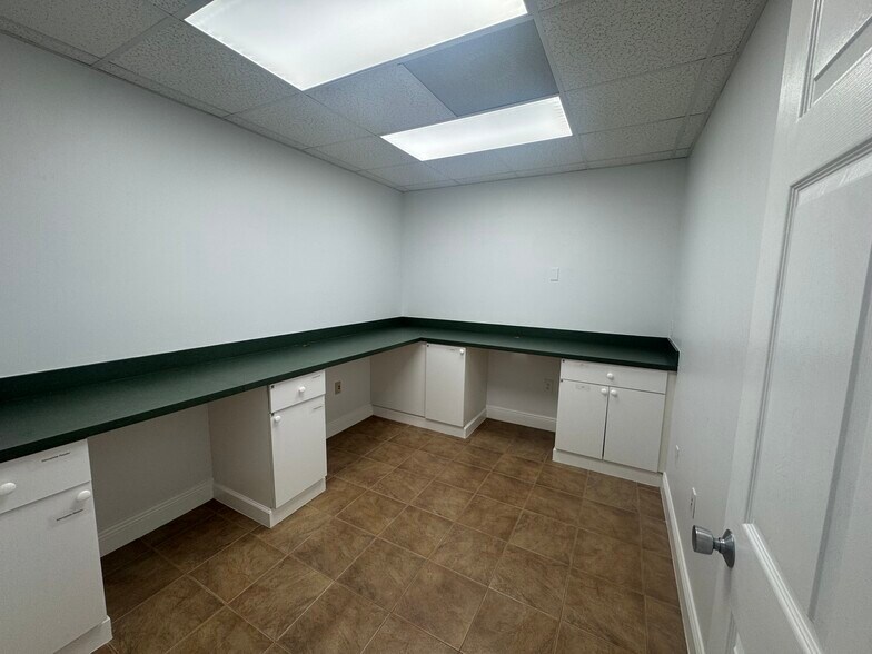 More Photos Of 7000 SW 97th Ave, Miami Office For Sale