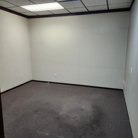 More Photos Of 30 Acoma Blvd S, Lake Havasu City Office For Lease