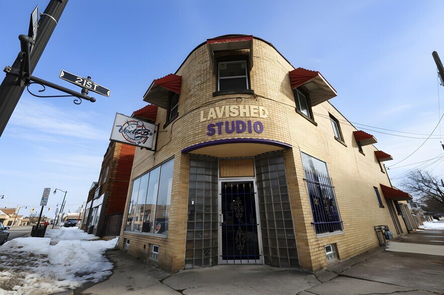 Primary Photo Of 2101 Pine Ave, Niagara Falls Storefront Retail Residential For Sale