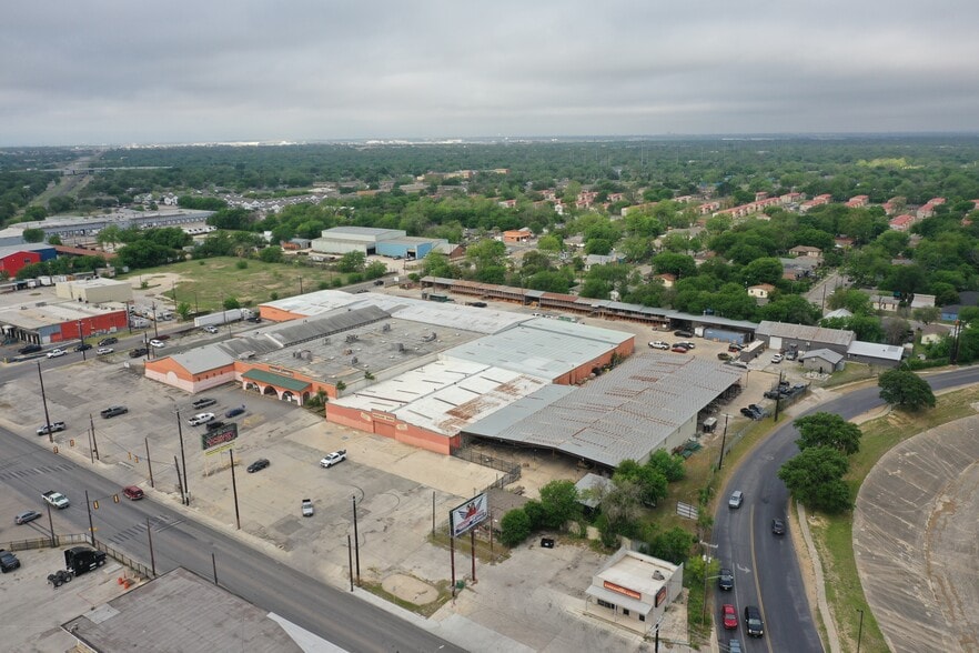 More Photos Of 1547 S Zarzamora St, San Antonio Freestanding For Lease