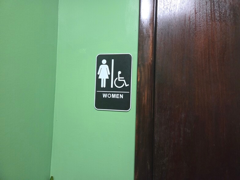 More Photos Of 38201 10th Ave, Zephyrhills Freestanding For Sale