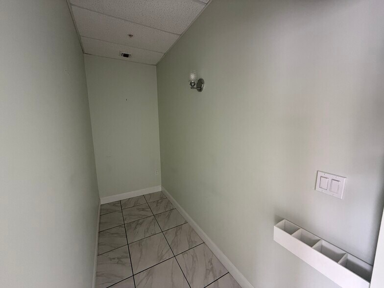 More Photos Of 213 Lake Ave, Saint James Storefront Retail Office For Lease