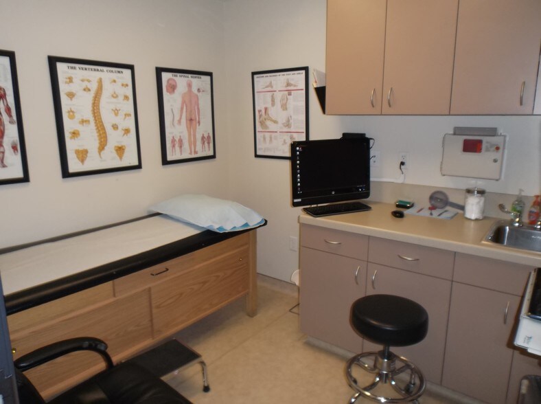 More Photos Of 2725 16th St, Bakersfield Office For Sale