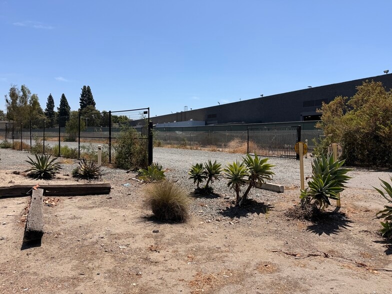 More Photos Of 1543 N Tustin Ave, Orange Land For Lease