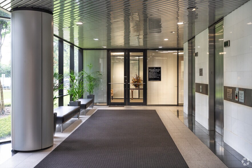 More Photos Of 14550 Torrey Chase Blvd, Houston Office For Lease