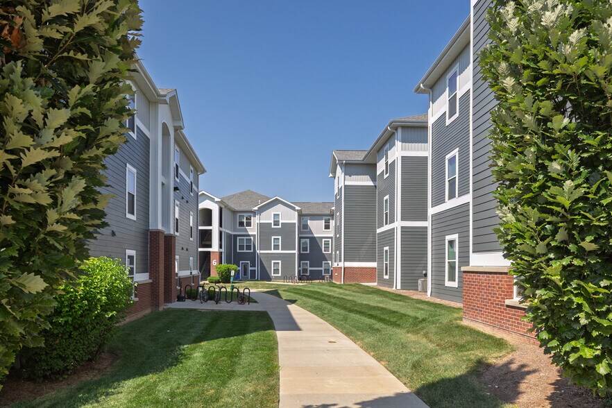 More Photos Of 1 Campus Edge Dr, Edwardsville Apartments For Sale