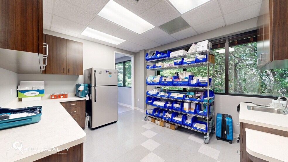 More Photos Of 10680 Medlock Bridge Rd, Duluth Medical For Lease