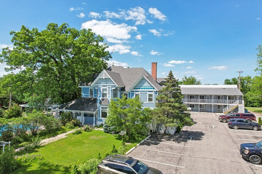 More Photos Of 910 River Rd, Wisconsin Dells Hotel For Sale