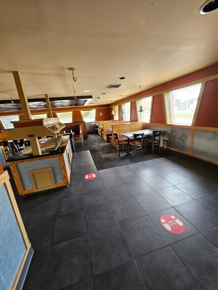 More Photos Of W156N8420 Pilgrim Rd, Menomonee Falls Fast Food For Sale