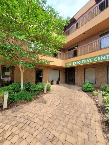 More Photos Of 450 Maple Ave E, Vienna Medical For Lease