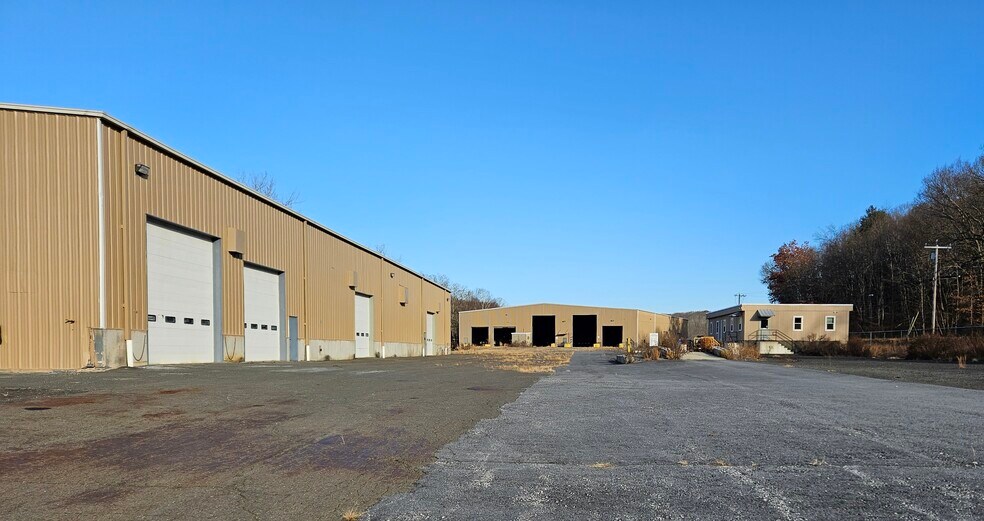 More Photos Of 400 S Main St, Terryville Warehouse For Lease