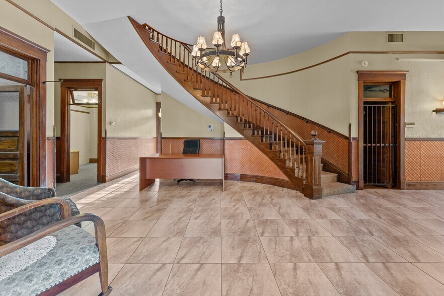 More Photos Of 1 E Apache St, Wickenburg Office For Lease