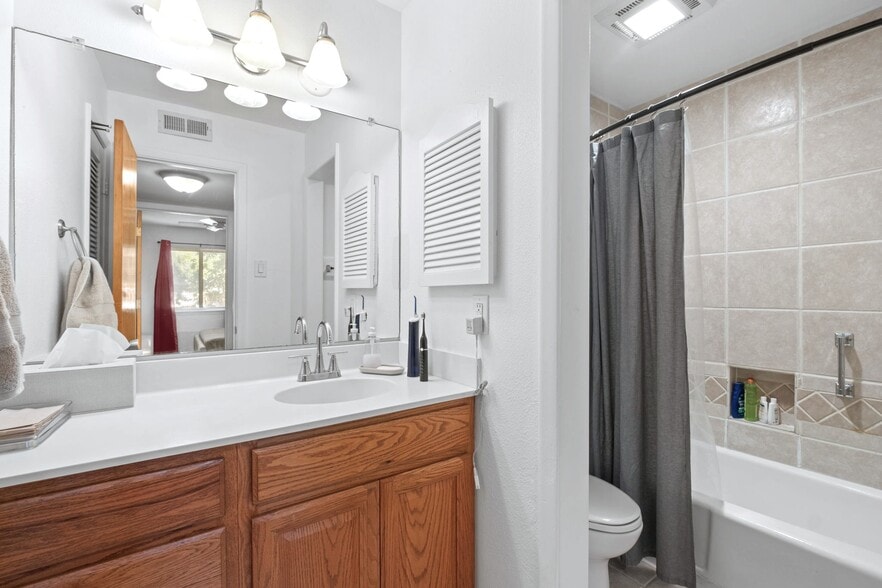 More Photos Of 1601 Pennsylvania St NE, Albuquerque Apartments For Sale