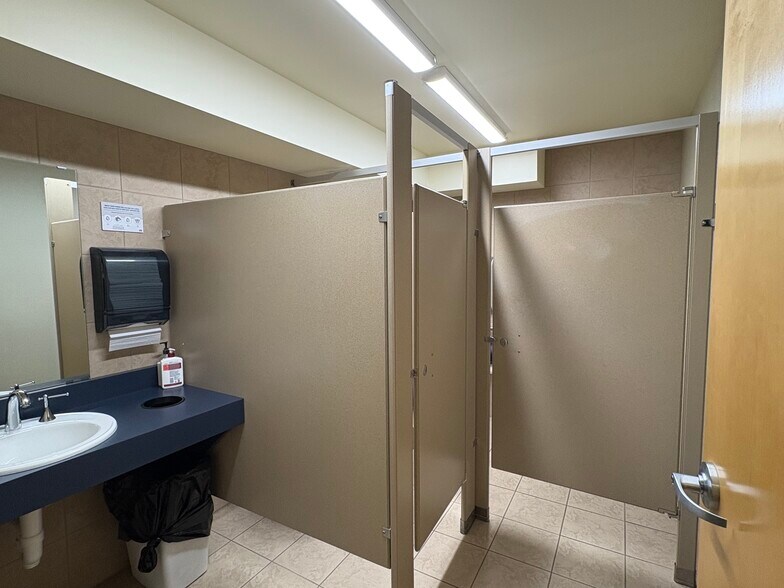 More Photos Of 2 W 1st St, Duluth Storefront For Sale