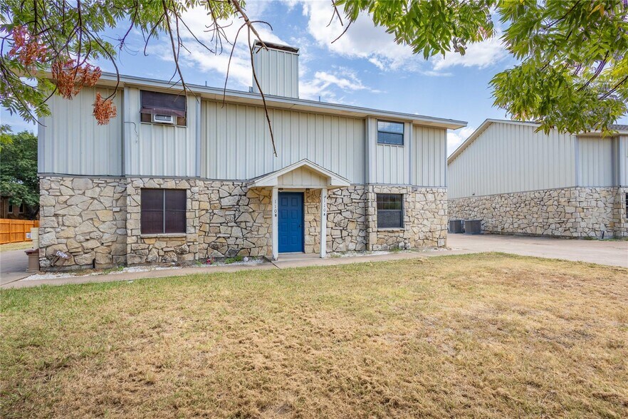 More Photos Of 1804 SW Barnard St, Glen Rose Apartments For Sale