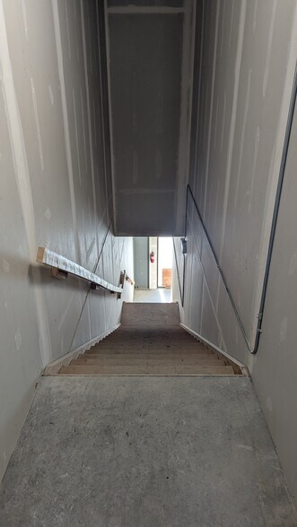 More Photos Of 100 Alpine Mdws, Canmore Light Distribution For Lease