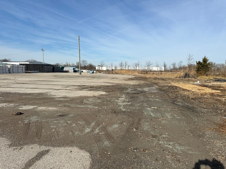 Primary Photo Of 6702 Enterprise Dr, Louisville Land For Lease