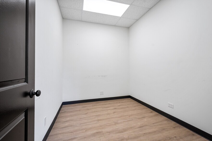 More Photos Of 8019 Monticello Ave, Skokie Industrial For Sale