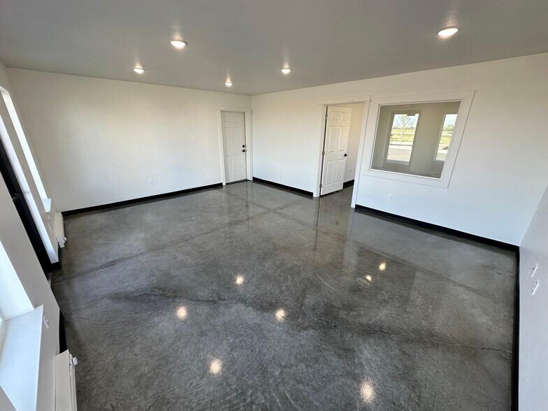 More Photos Of 1580 Bobcat dr, Bozeman Flex For Lease