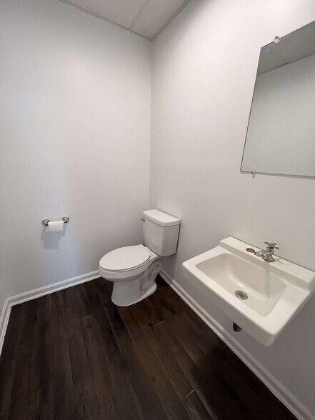More Photos Of 1511 W 3rd Ave, Albany Office Residential For Lease