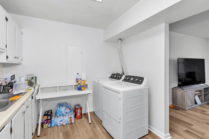 More Photos Of 170 Westwood Dr, Thomson Apartments For Sale