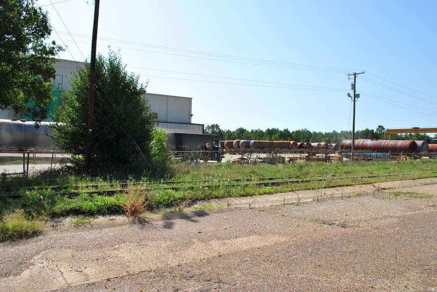 More Photos Of 220 Progress Blvd, Longview Warehouse For Sale