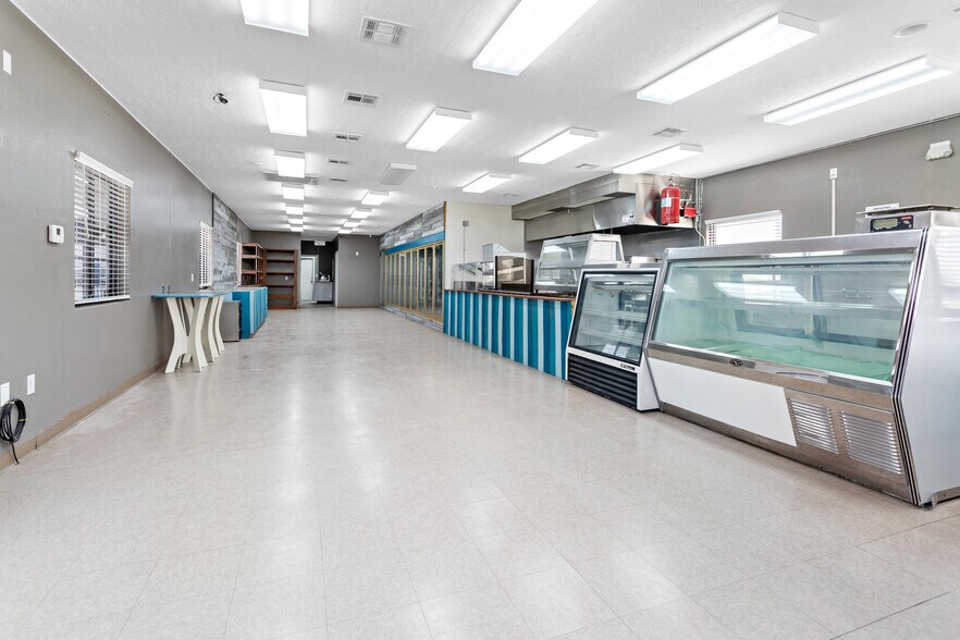 More Photos Of 5140 Gulfway Dr, Sabine Pass Restaurant For Sale