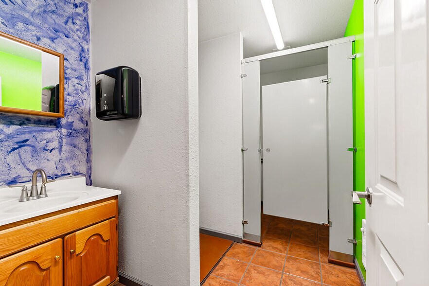 More Photos Of 1220 Industrial Way, Union Gap Warehouse For Lease