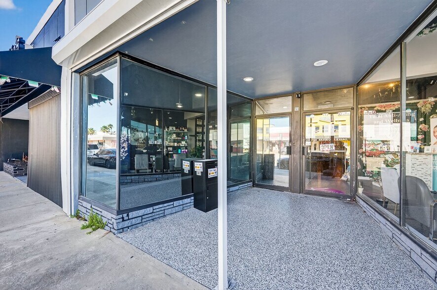 More Photos Of 141 W International Speedway Blvd, Daytona Beach Storefront For Sale