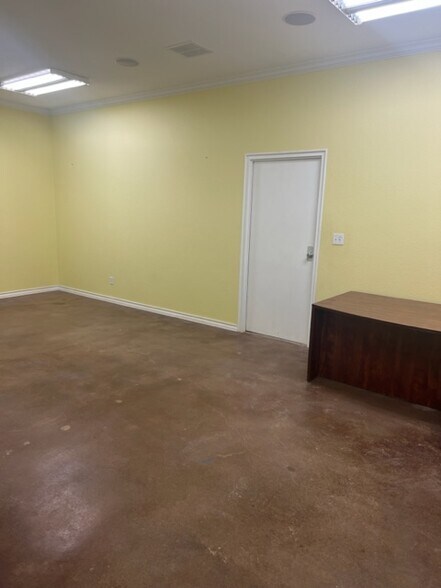 More Photos Of 4231 County Road 230, Snyder Warehouse For Lease