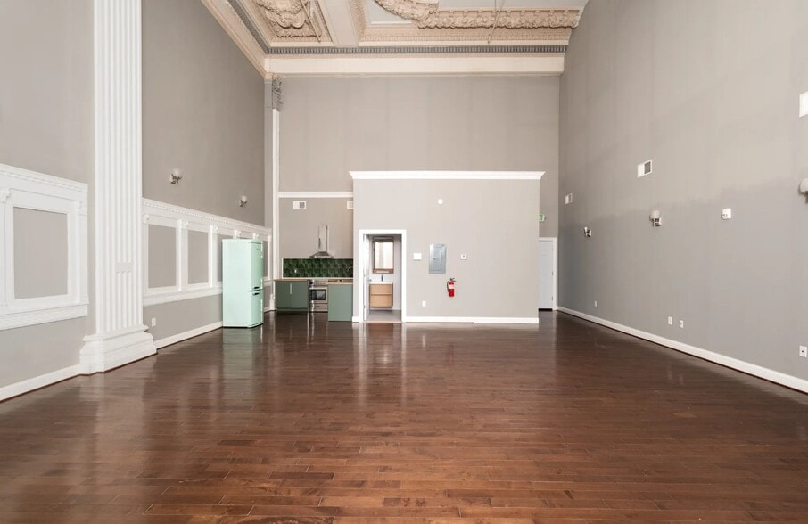 More Photos Of 210 E Redwood St, Baltimore Apartments For Lease