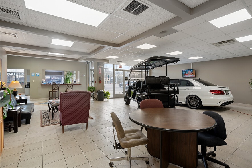 More Photos Of 2000 Columbia Ave, Franklin Freestanding For Lease