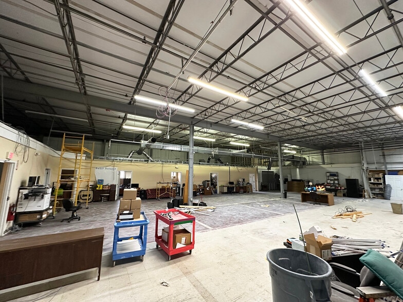 More Photos Of 934 Paramount Pky, Batavia Warehouse For Sale
