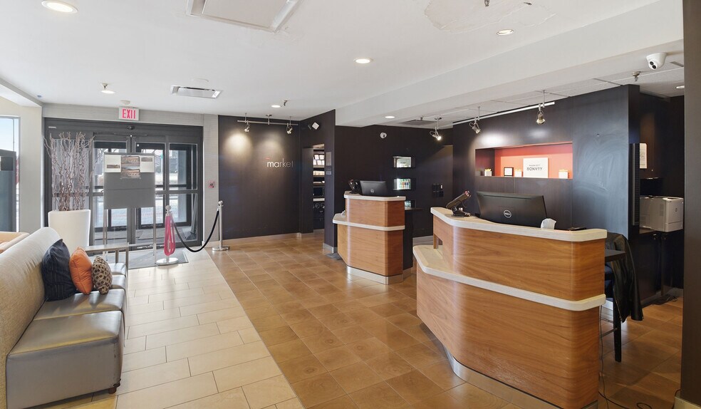 More Photos Of 100 West Algonquin Rd, Arlington Heights Hotel For Sale