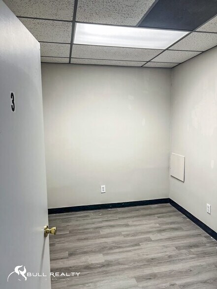 More Photos Of 6667 Vernon Woods Dr, Atlanta Medical For Lease