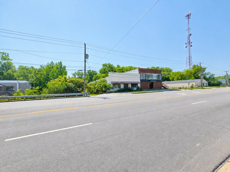 Primary Photo Of 525 Gillespie St, Fayetteville Flex For Sale