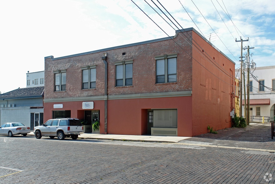More Photos Of 107-109 W Commercial St, Sanford Loft Creative Space For Lease