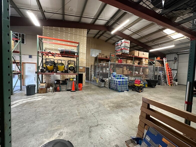 More Photos Of 140 Flocchini Cir, Lincoln Warehouse For Lease