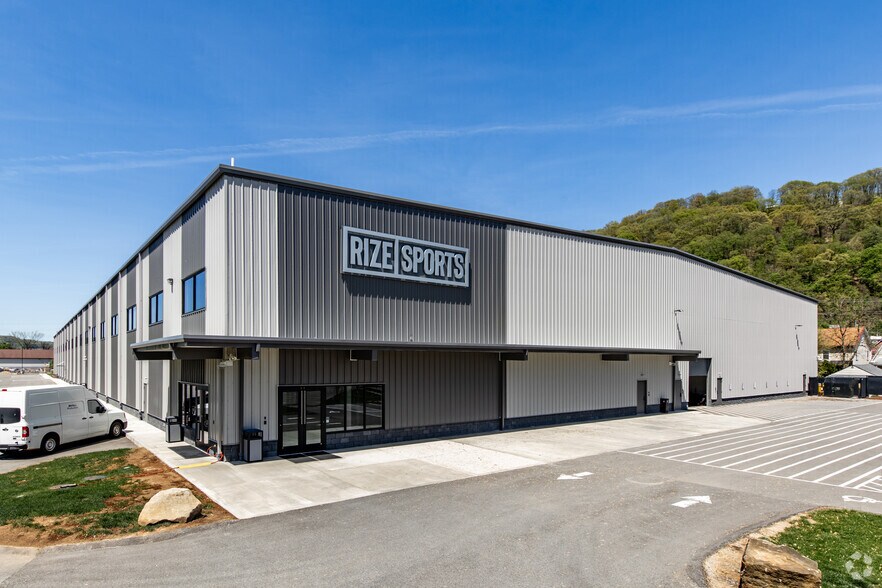 Primary Photo Of 1200 Brickworks, Leetsdale Warehouse For Lease