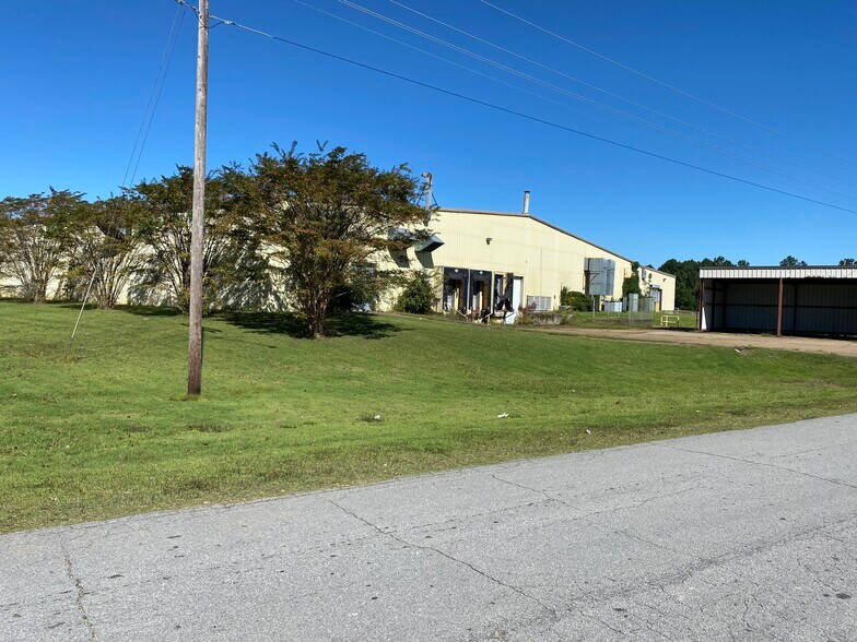 More Photos Of 200 E Parker Dr, Booneville Warehouse For Lease