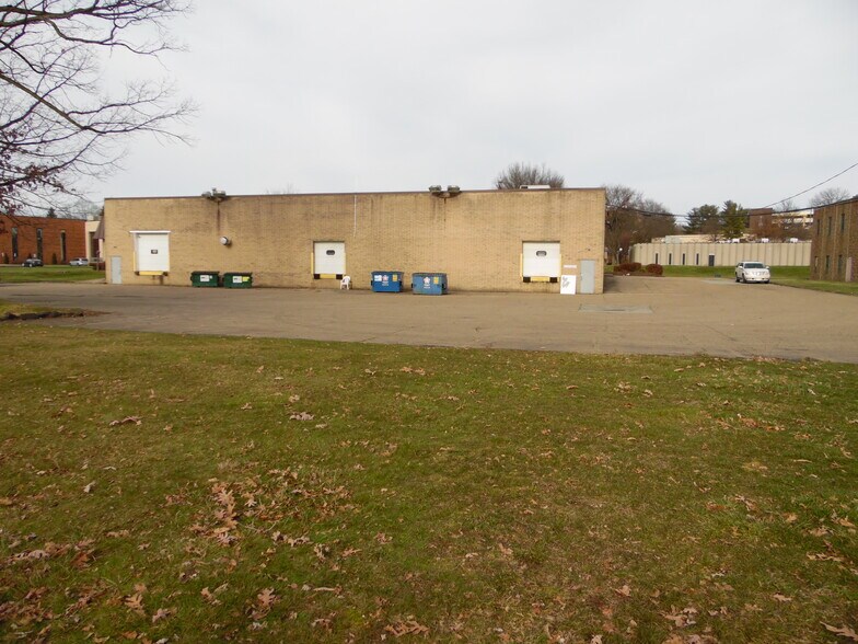More Photos Of 149 Delta Dr, Pittsburgh Warehouse For Lease