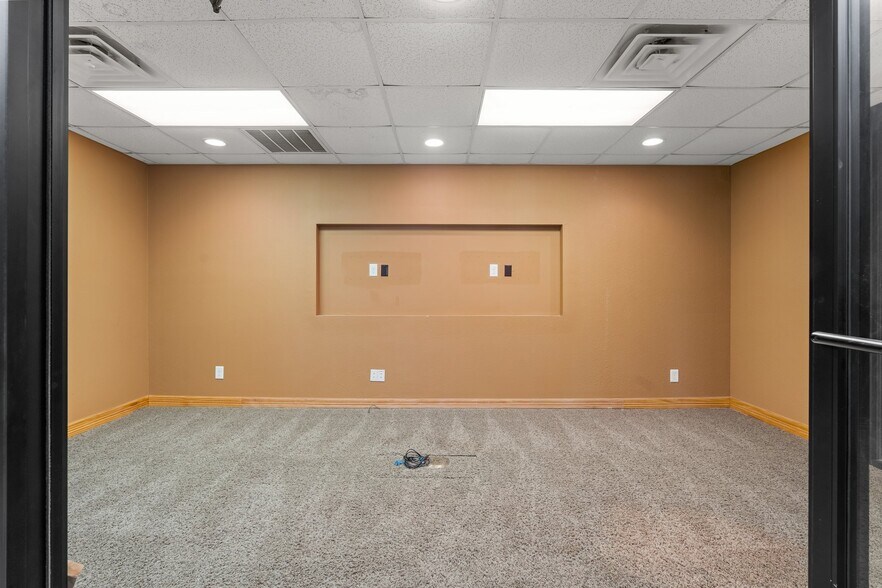 More Photos Of 26069 Springer Cemetary Rd, Hockley Flex For Sale