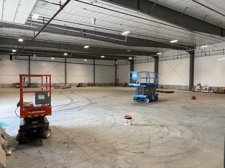 More Photos Of 254 Pleasant St, West Bridgewater Warehouse For Lease