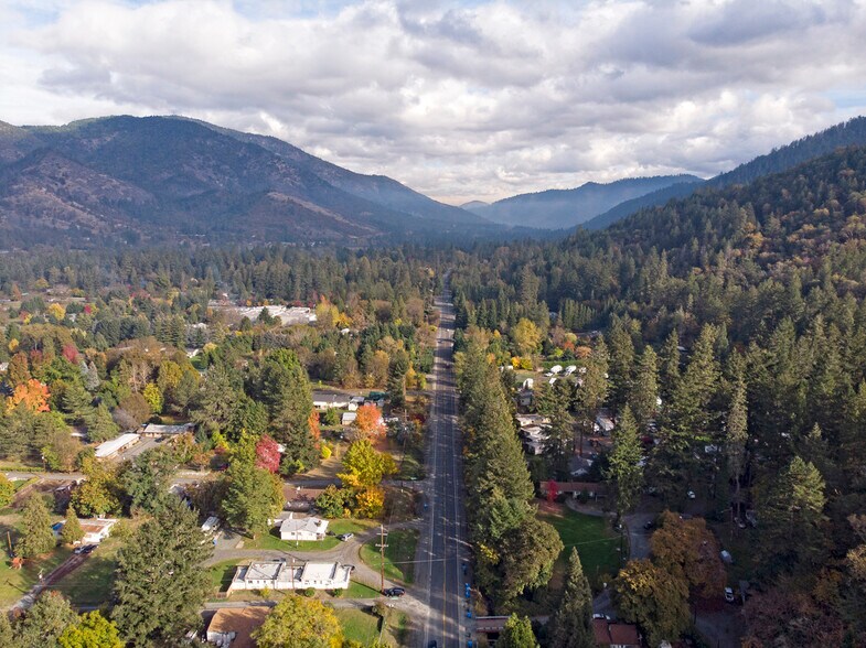 More Photos Of 3251 Rogue River Hwy, Grants Pass Apartments For Sale