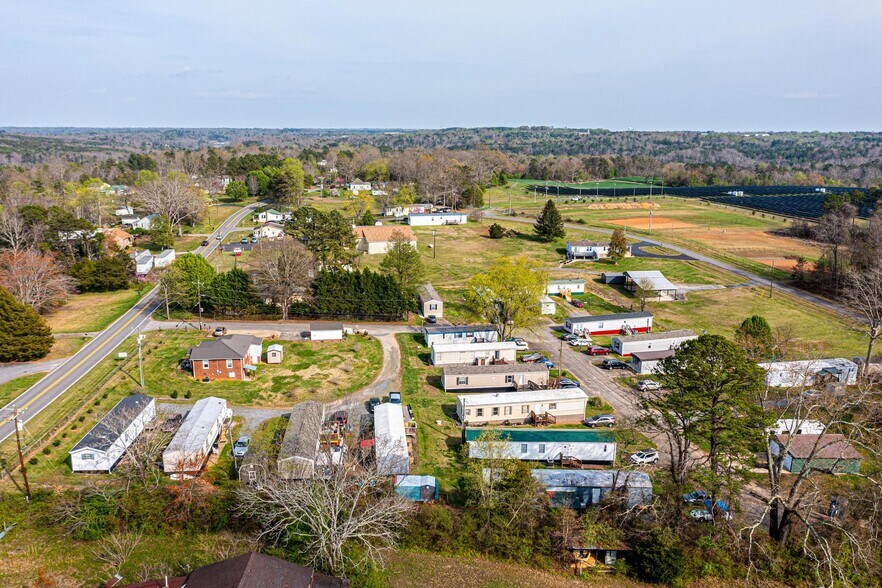 1521 Airport Rhodhiss Rd, Hickory, NC 28601 Manufactured Housing