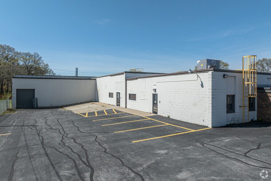 More Photos Of 1985 E Laketon Ave, Muskegon Manufacturing For Lease