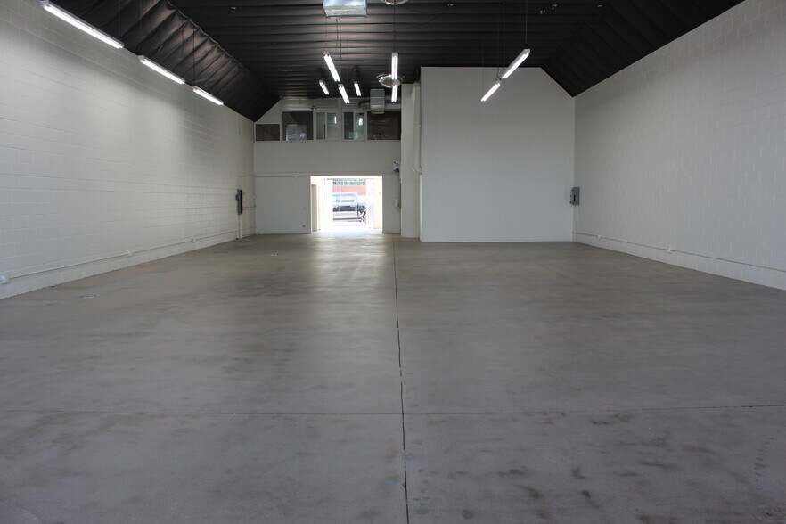 More Photos Of 4136 Eagle Rock Blvd, Los Angeles Storefront For Lease