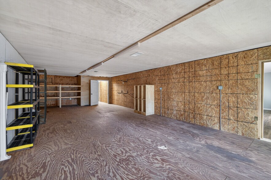 More Photos Of 4109 Robinson St, Covington Freestanding For Sale