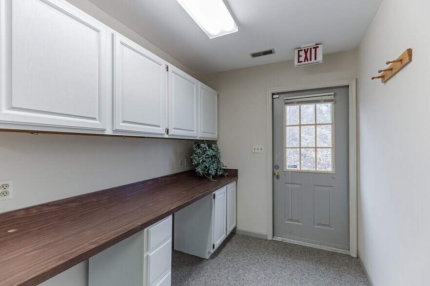 More Photos Of 10425 Southern Maryland Blvd, Dunkirk Medical For Lease